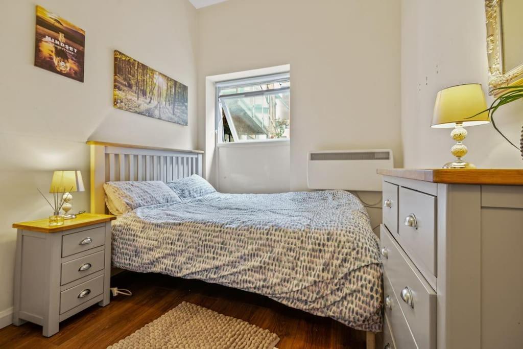 Two Bedroom With Patio Close To Hyde Park Ed4 London Eksteriør billede